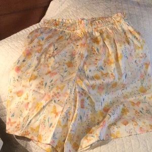 Simple retro silk feeling, vintage floral sleeping shorts. Never worn.